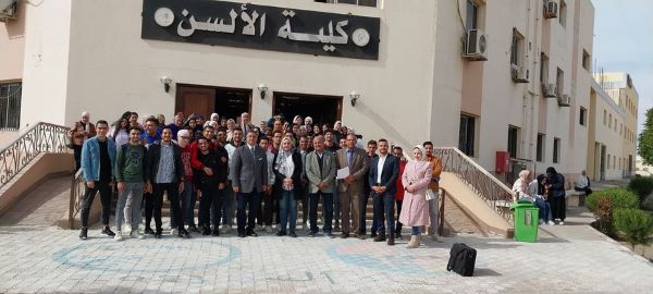 كلية الألسن تشارك في الانتخابات.